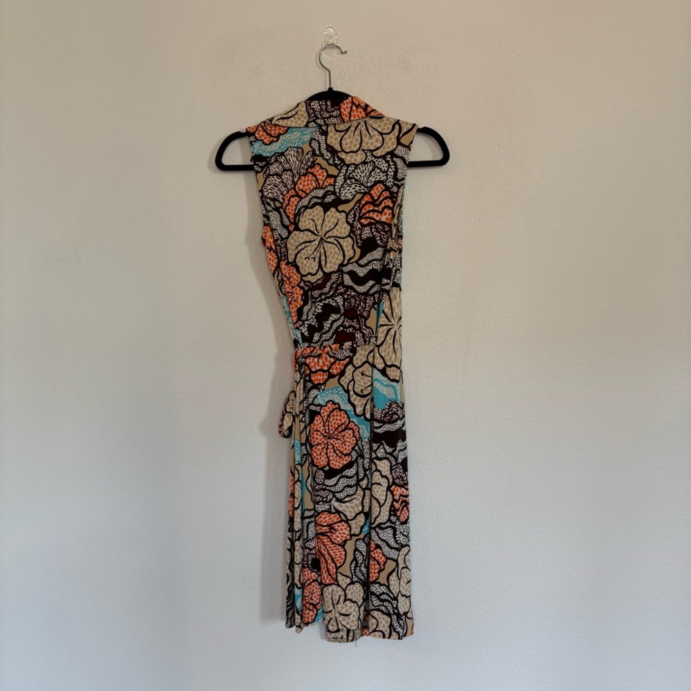 Diane Von Furstenberg Collared Sleeveless Wrap Mi… - image 5
